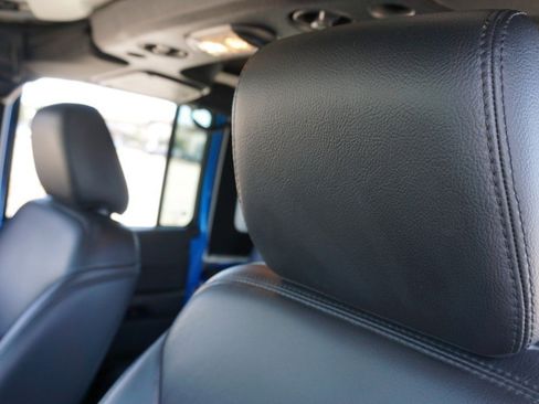 Used 2015 Jeep Wrangler Altitude image 23