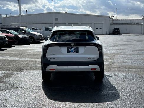 New 2025 Nissan Kicks SR image 7