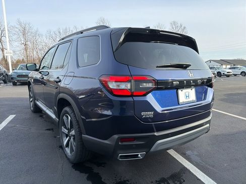 Certified 2025 Honda Pilot Touring image 3
