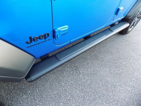 Certified 2025 Jeep Wrangler Sport S image 38