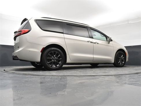 Used 2021 Chrysler Pacifica Touring-L w/ Premium & Safety Sphere Group image 24