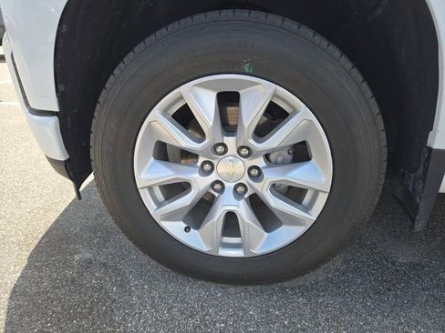 Used 2022 Chevrolet Silverado 1500 Custom image 3
