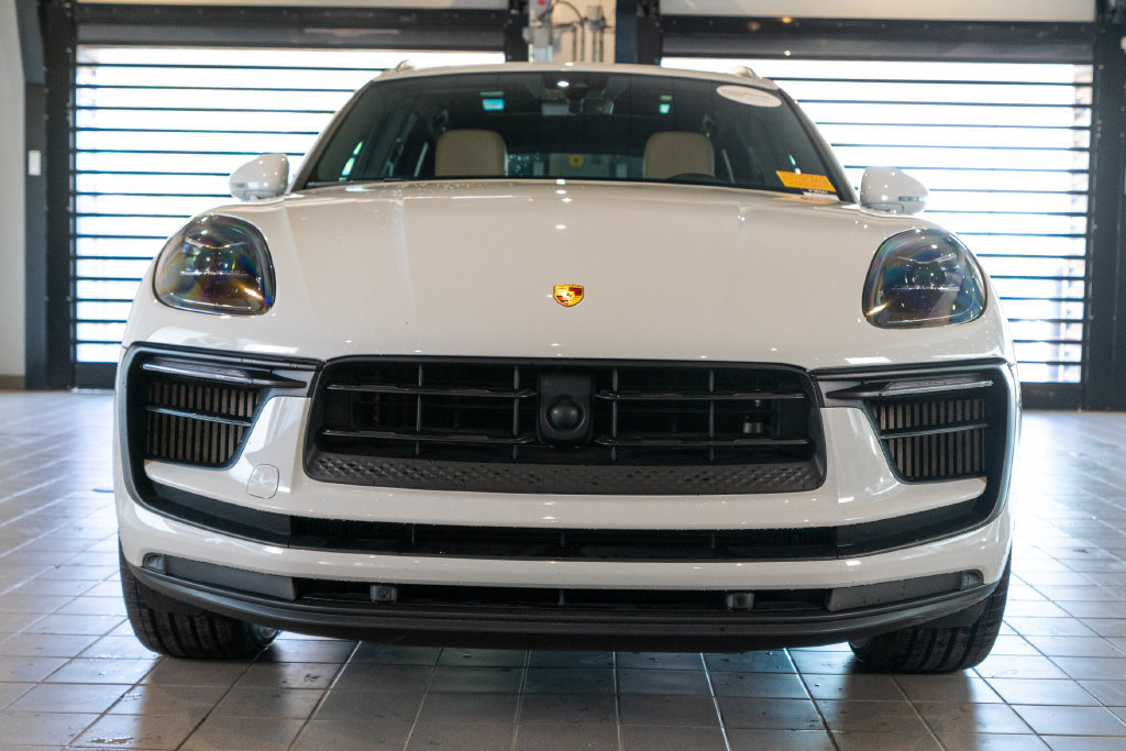 Certified 2023 Porsche Macan S AWD/4WD image 6