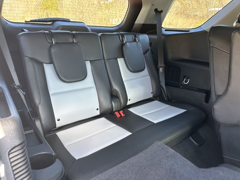 Used 2023 Ford Explorer XLT w/ Equipment Group 202A image 21