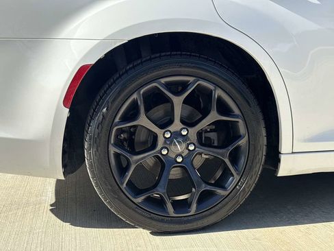 Used 2019 Chrysler 300 S w/ Safetytec Plus Group image 9