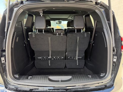 Used 2026 Chrysler Pacifica Limited FWD image 28