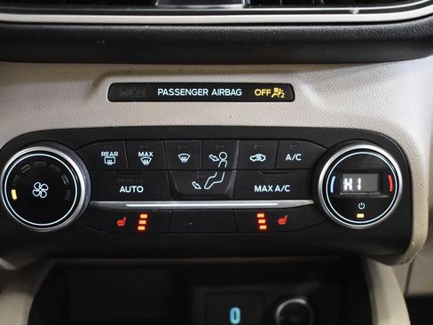 Used 2020 Ford Escape SE image 22