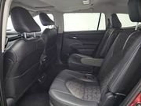 Used 2024 Toyota Highlander XLE image 13