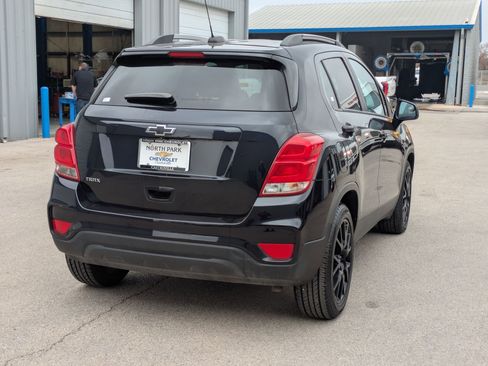 Used 2022 Chevrolet Trax LT w/ Sport Edition image 3