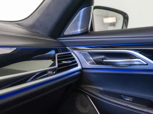 Used 2022 BMW ALPINA B7 xDrive w/ Luxury Rear Seating Package image 32