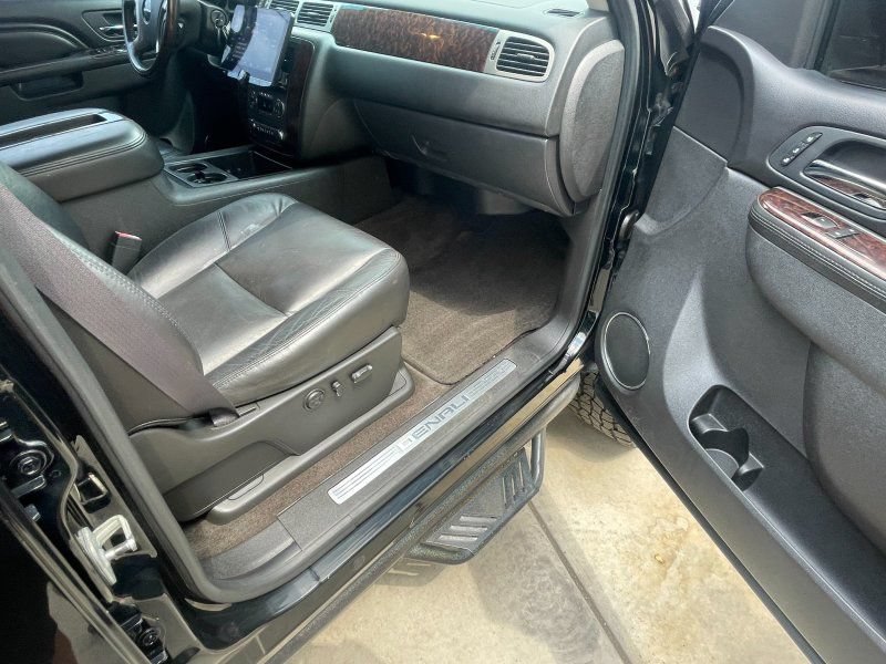 Used 2011 GMC Sierra 2500 Denali AWD/4WD image 7