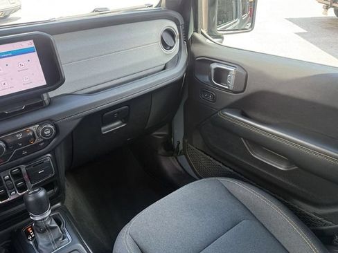 Used 2026 Jeep Wrangler Unlimited Sahara AWD/4WD image 16