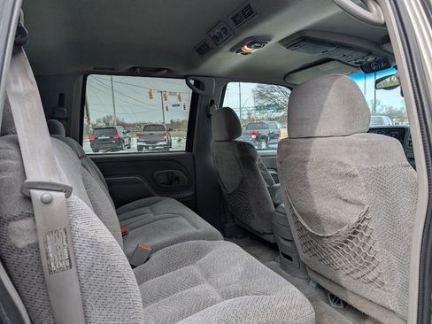 Used 1999 Chevrolet Suburban 1500 4WD w/ Preferred Equipment Group 2 image 19