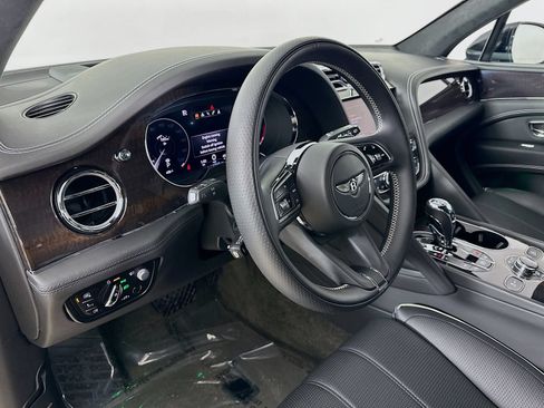 Used 2022 Bentley Bentayga AWD/4WD image 12