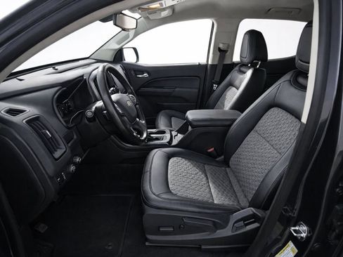 Used 2019 Chevrolet Colorado Z71 image 3