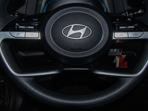 Used 2025 Hyundai Elantra SE FWD image 11