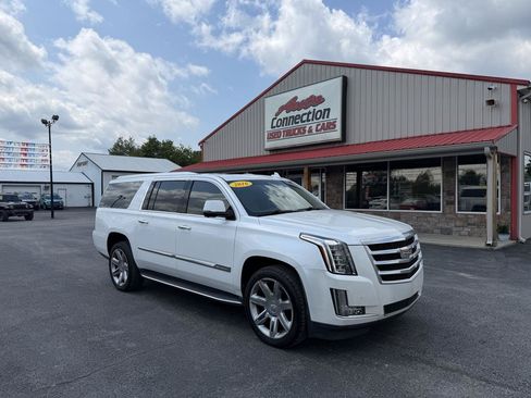 Used 2016 Cadillac Escalade ESV Luxury AWD/4WD image 2