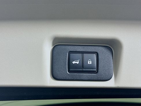 Used 2023 Nissan Ariya FWD image 32