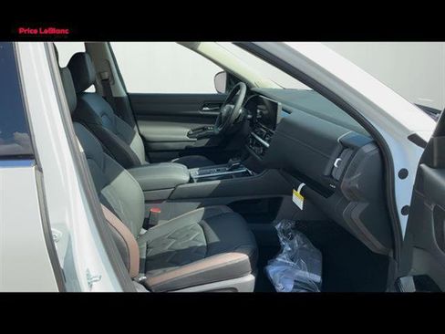 New 2026 Nissan Pathfinder Platinum w/ Cargo Package FWD image 17