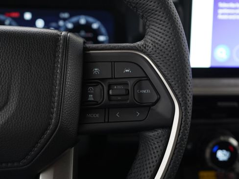 Used 2025 Toyota Tacoma Trailhunter image 30