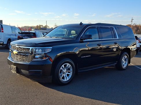 Used 2018 Chevrolet Suburban LT image 3