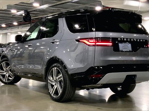 New 2026 Land Rover Discovery Limited Edition image 12