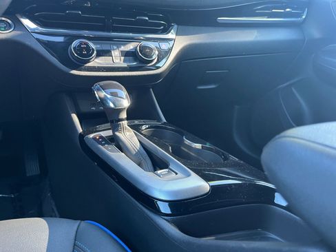 Used 2025 Buick Envista Sport Touring image 40