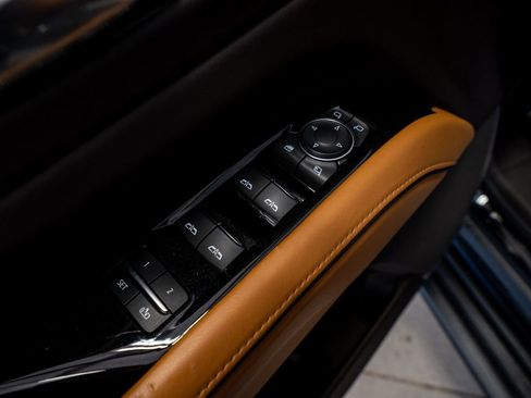 Used 2022 Cadillac Escalade Premium Luxury image 29