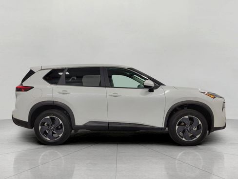 Used 2025 Nissan Rogue SV image 12