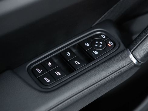 Certified 2023 Porsche Cayenne AWD/4WD image 24