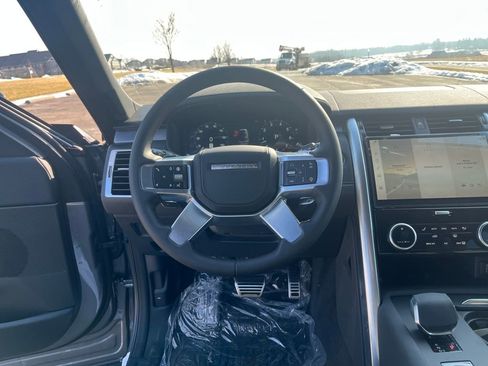 New 2026 Land Rover Discovery Limited Edition AWD/4WD image 13