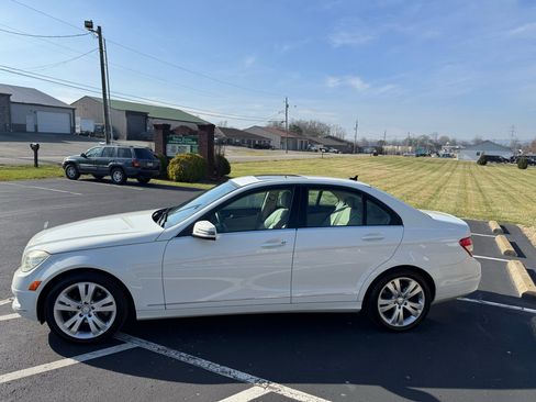 Used 2010 Mercedes-Benz C 300 Sedan image 4