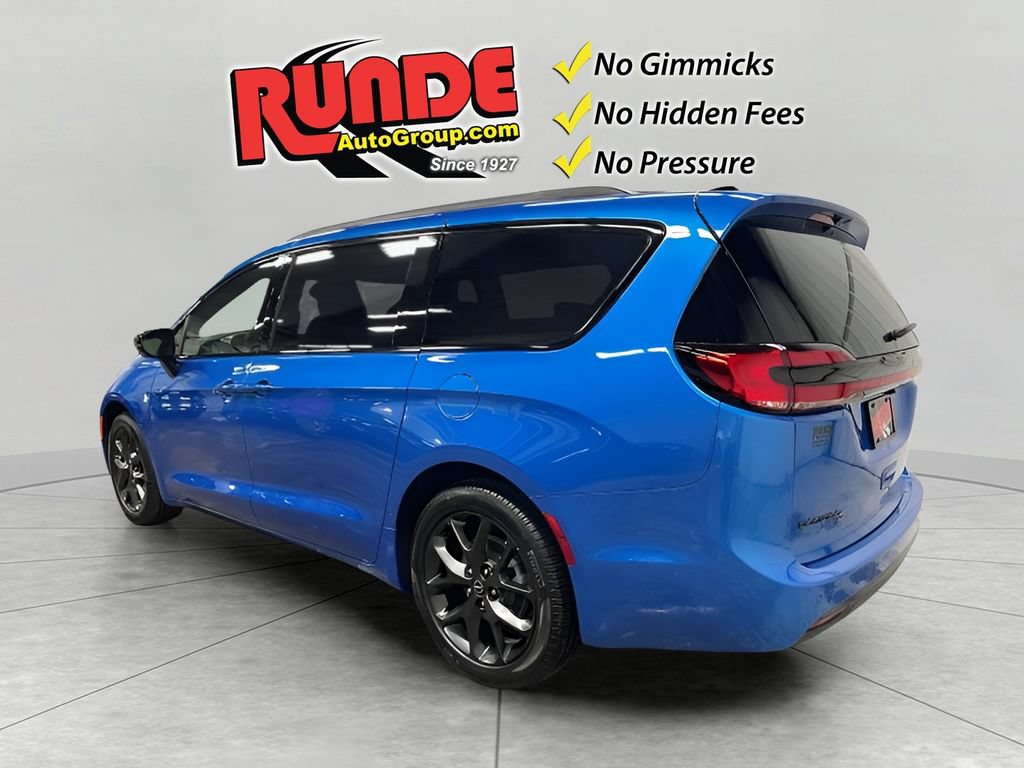 New 2026 Chrysler Pacifica Select w/ S Appearance Package FWD image 3