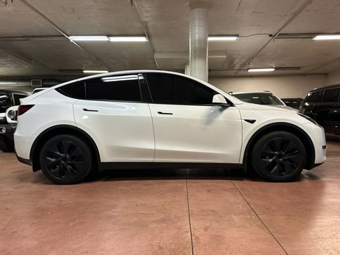 Used 2024 Tesla Model Y Long Range image 6