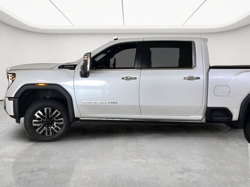 Used 2024 GMC Sierra 2500 Denali Ultimate AWD/4WD image 16