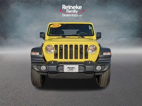 Used 2024 Jeep Wrangler Sport S image 3