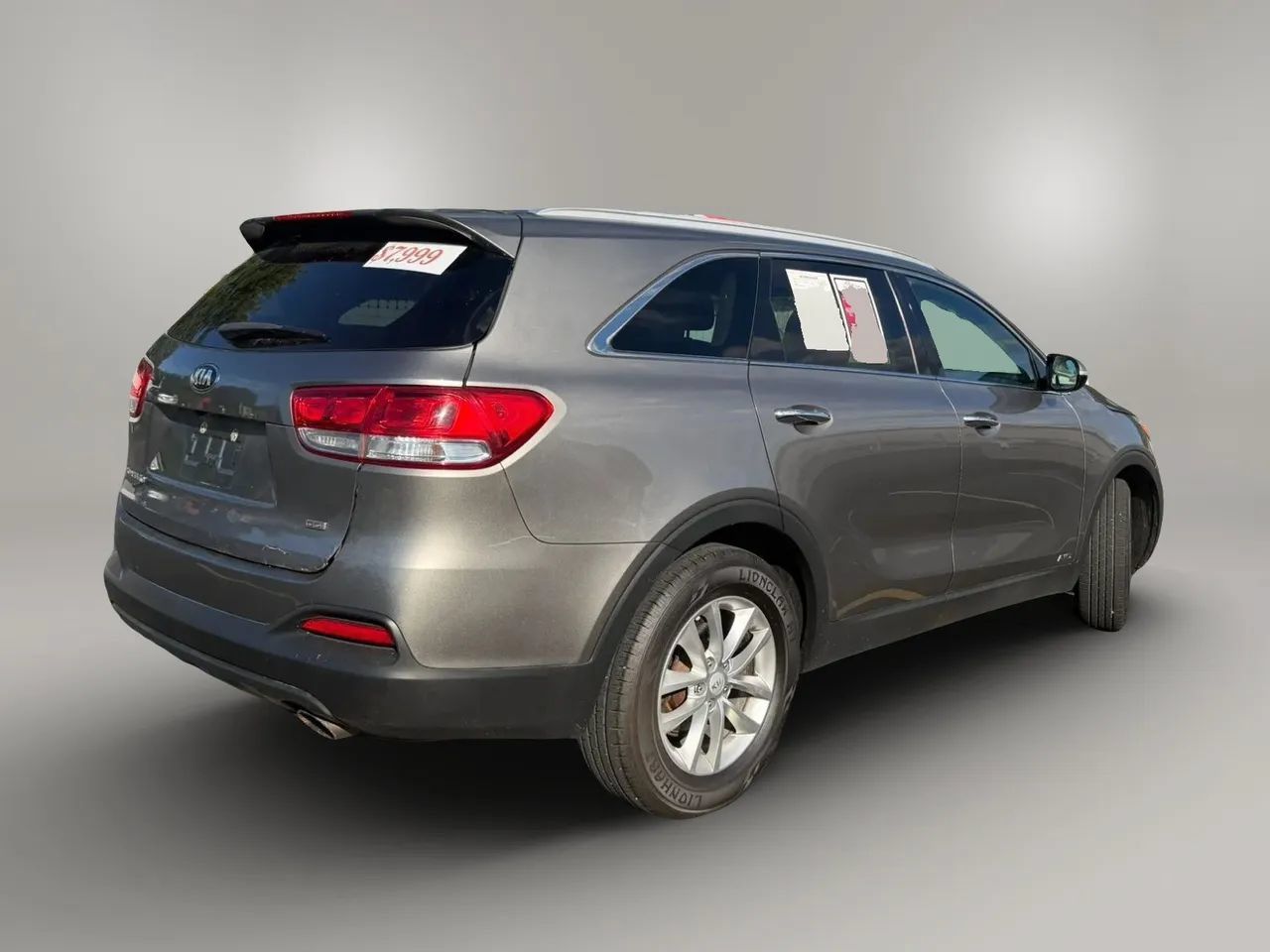 Used 2017 Kia Sorento AWD image 4