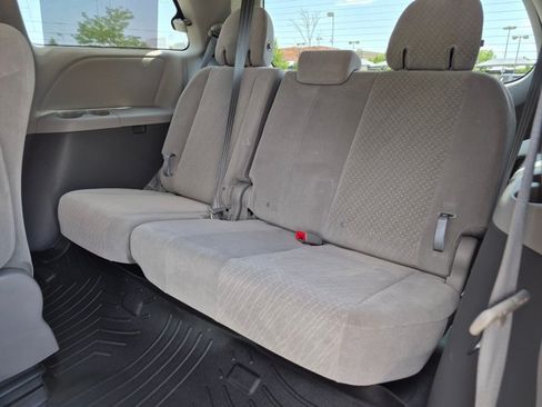 Used 2019 Toyota Sienna LE FWD image 21