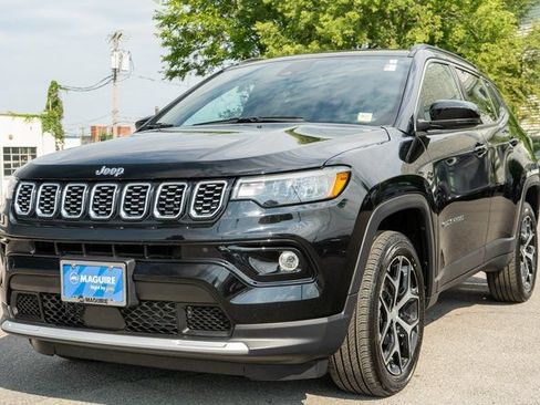 Used 2024 Jeep Compass Limited AWD/4WD image 2