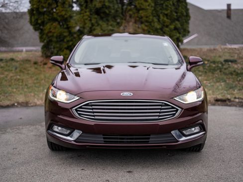 Used 2017 Ford Fusion SE w/ Equipment Group 201A image 2