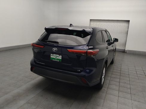 Used 2021 Toyota Highlander LE FWD image 7