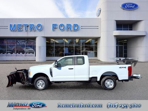 Used 2023 Ford F250 XL w/ Snow Plow/Camper Package AWD/4WD image 7