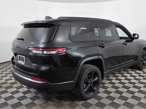 Used 2023 Jeep Grand Cherokee L Limited w/ Black Appearance Package AWD/4WD image 9