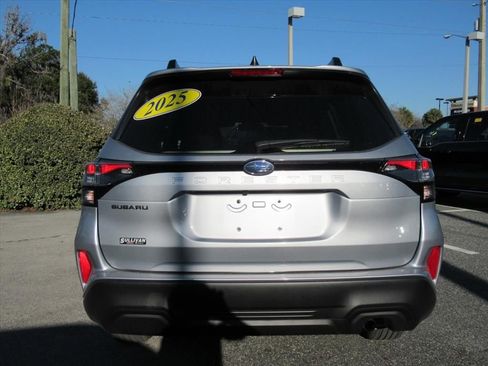 Used 2025 Subaru Forester Premium image 5
