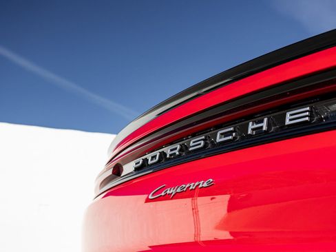 Certified 2024 Porsche Cayenne Coupe image 12