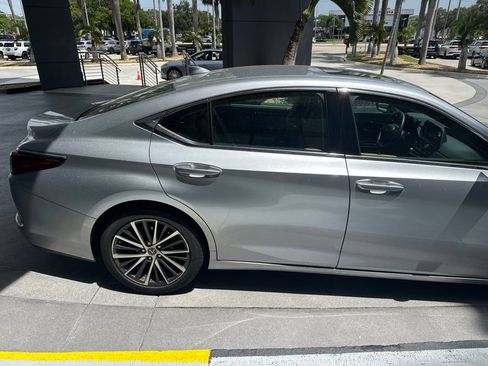 Used 2025 Lexus ES 350 w/ Premium Package FWD image 10