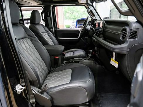 Used 2024 Jeep Wrangler Unlimited Rubicon w/ Technology Group AWD/4WD image 49