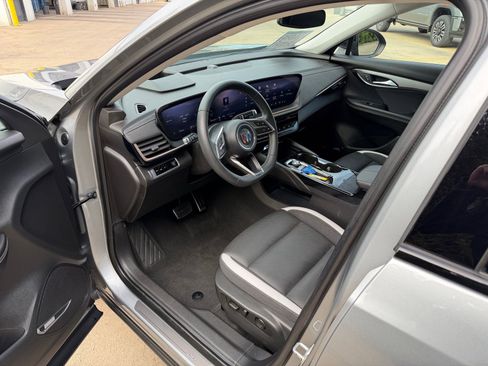 Used 2025 Buick Envision Sport Touring AWD/4WD image 10