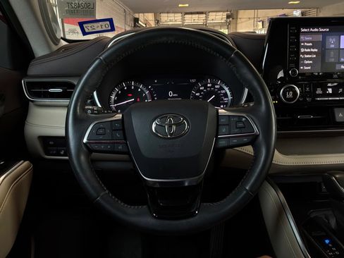 Used 2020 Toyota Highlander Limited FWD image 46