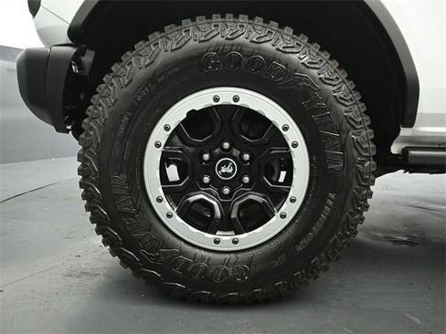 Certified 2023 Ford Bronco Badlands w/ Sasquatch Package image 31
